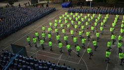 Çinli mahkumlar gangnam dansı yaptı