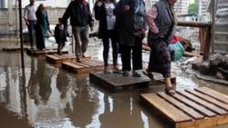 Zonguldak'ta yağmur su baskınlarına neden oldu