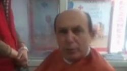 İddiayı kaybeden MHP'li milletvekili saçını kazıttı