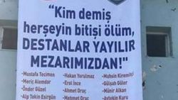Gölbaşı özel harekat binasında duygulandıran afiş