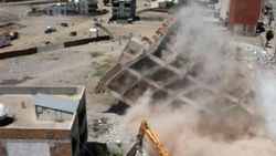 Şırnak'ta 7 katlı bina saniyeler içinde yerle bir oldu