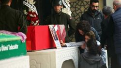 Şehidin kızı yürekleri dağladı: Annemi burada bırakamayız