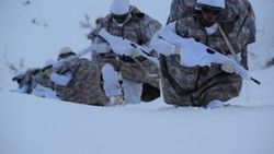 Bitlis'te askeri timin üzerine çığ düştü