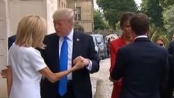 Trump, Macron'un 24 yaş büyük eşine iltifatlar yağdırdı