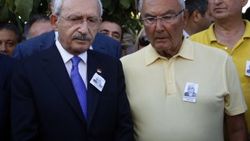 Kılıçdaroğlu ile Baykal yan yana saf tuttu