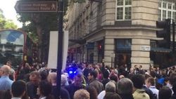 Londra'da şüpheli paket alarmı