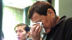 Rodrigo Duterte yangın bölgesinde ağladı