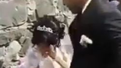 Geline herkesin içinde tokat atan damat