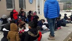 İzmir'de 8 insan kaçakçısı tutuklandı