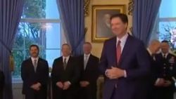 Trump, FBI başkanını öpücükle çağırdı
