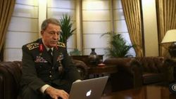 Orgeneral Akar oyunu 'Mehmetçik'ten yana kullandı