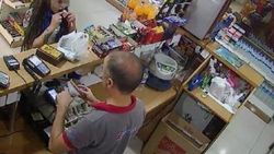 İki sevgilinin bağış kutusu hırsızlığı güvenlik kamerasında