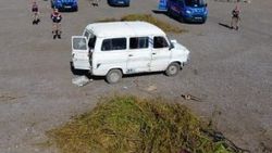 Telefon kablolarını çalıp yakmaya çalışırken yakalandılar