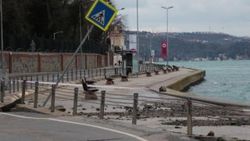 Tarabya sahilde yol çöktü