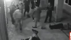 Tartıştıkları adamın boksör olduğunu geç fark ettiler İZLE