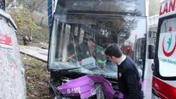 Sarıyer'de halk otobüsü bariyerlere çarptı