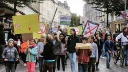 Hamburg'da 7 yaşındaki çocuktan anlamlı yürüyüş