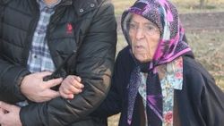90 yaşındaki kadını gasp ettiler
