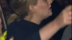 Adele, Londra'daki yangın yerine gitti