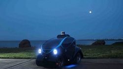 Dubai'nin sürücüsüz polis araçları görücüye çıktı