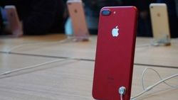 iPhone 7'nin kırmızı modeli satışa sunuldu