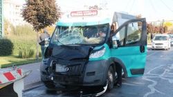 Konya'da liseli 2 genç minibüs kurbanı oldu