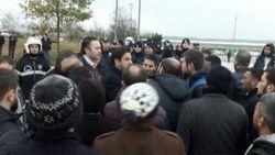 Pazarcılar otobanı trafiğe kapattı