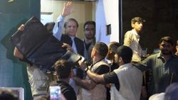 Pakistan eski Başbakanı Ravalpindi 'den ayrıldı