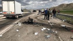 Doğubayazıt'ta trafik kazası: 2 ölü, 1 yaralı