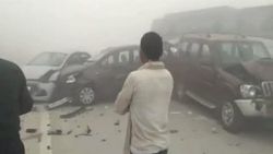 Yeni Delhi'de hava kirliliği zincirleme kazaya neden oldu