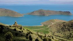 Van Gölü semalarında yamaç paraşütü keyfi