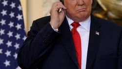 Trump çeviriyi beğenmedi kulaklığı çıkardı