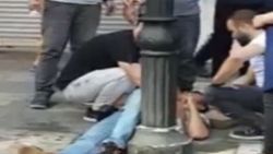 Üzerine sokak lambası düşen adam yaralandı