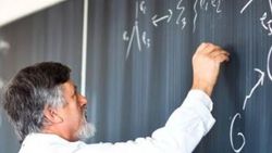Üniversitelerde emeklilik yaşı 75'e çıkıyor