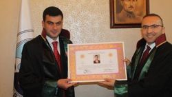 Adliyede gece bekçisiydi şimdi avukat