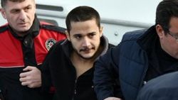 Annesini öldüren genç yüzerek kaçmaya çalıştı