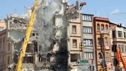 Beyoğlu Emniyet Müdürlüğü binası yıkımına başlandı