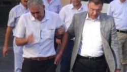 Benzinle kendisini yakmak isteyen işçiyi müdürü vazgeçirdi