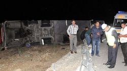 Erzurum'da yolcu otobüsü devrildi