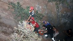 Off-road sürücüsü 50 metrelik uçurumdan yuvarlandı