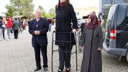 Dünyanın en uzun kızı da YGS'ye girdi