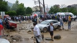 Bursa'da istinat duvarı çöktü seçim görevlileri mahsur