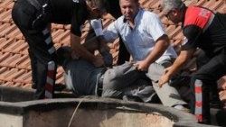 Polislere ilginç şapka cezası