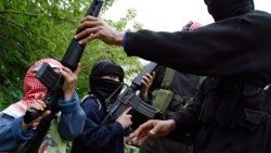 El Kaide okul açtı canlı bomba eğitimi veriyor