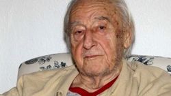 Yazar Oktay Akbal yaşamını yitirdi