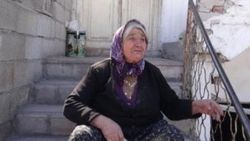 Yaşlı kadın faturasını ödeyeceği parasını çaldırdı
