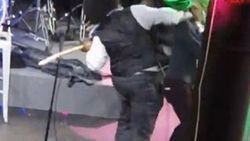 ABD'li rapçi sahneye çıkan kadın hayranını yumrukladı