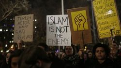 Amerikalılardan 'Hepimiz Müslümanız' sloganları