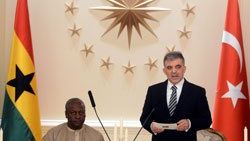 Gül Gana Cumhurbaşkanı'nı ağırladı