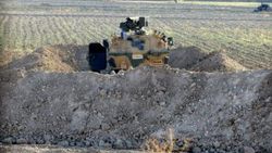 Telabyad sınırına duvar örme çalışmaları başladı